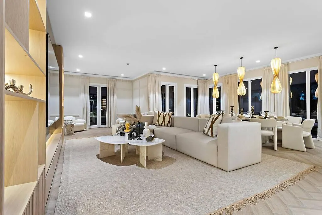 First Class Villa Exclusive & Seaside Splendor Dubai
