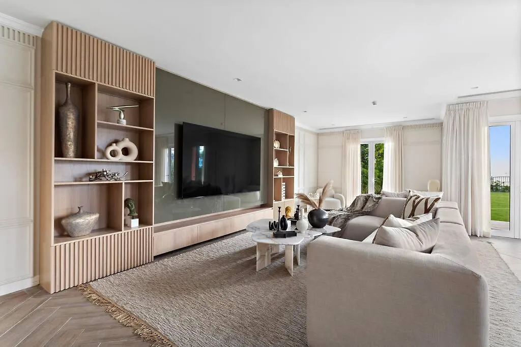 First Class Villa Exclusive & Seaside Splendor Dubai United Arab Emirates