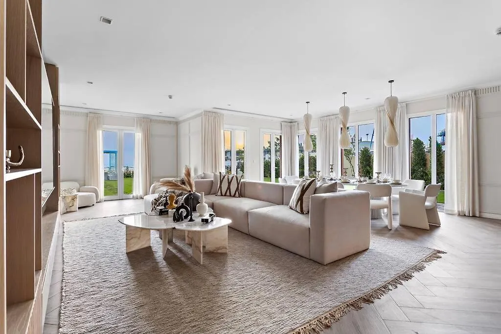 First Class Villa Exclusive & Seaside Splendor Dubai